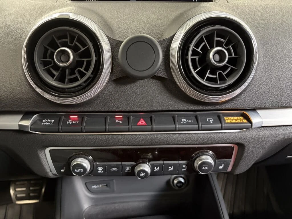 Audi S3 PRESTIGE* B&O* F1 CARBON WHEEL* КАМЕРА* КЕЙЛЕС, снимка 15 - Автомобили и джипове - 54598898