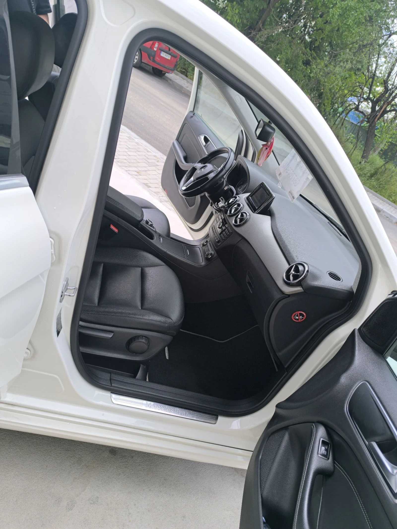 Mercedes-Benz B 180, снимка 11 - Автомобили и джипове - 54651443