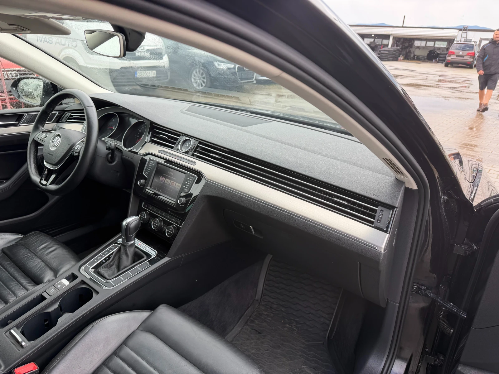 VW Passat 2.0TDI 4MOTION AVTOMAT/NAVI/KOJA EURO 6, снимка 11 - Автомобили и джипове - 54748073