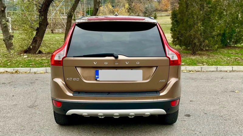 Volvo XC60 2.4D 6AT AWD, снимка 7 - Автомобили и джипове - 47166046