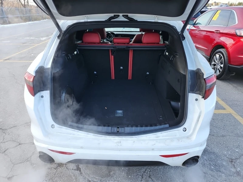 Alfa Romeo Stelvio CARFAX* АВТОФИНАНСИРАНЕ* БЕЗ ПЪРВОНАЧАЛНА ВНОСКА* , снимка 13 - Автомобили и джипове - 52746776