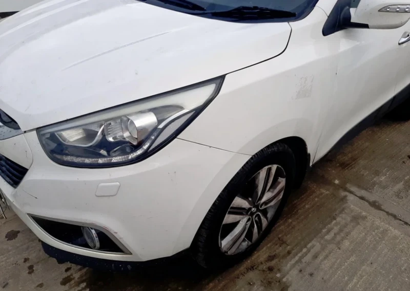 Hyundai IX35 2crdi автомат кожа, снимка 8 - Автомобили и джипове - 53528533
