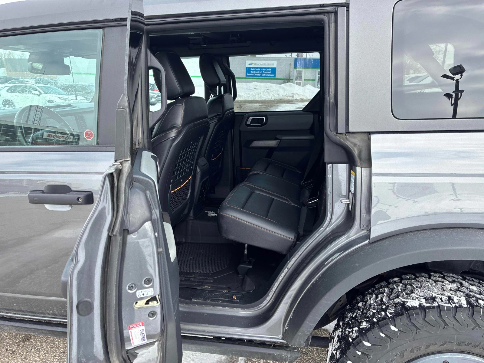 Ford Bronco Base 4 Door Advanced 4x4, снимка 12 - Автомобили и джипове - 53722347