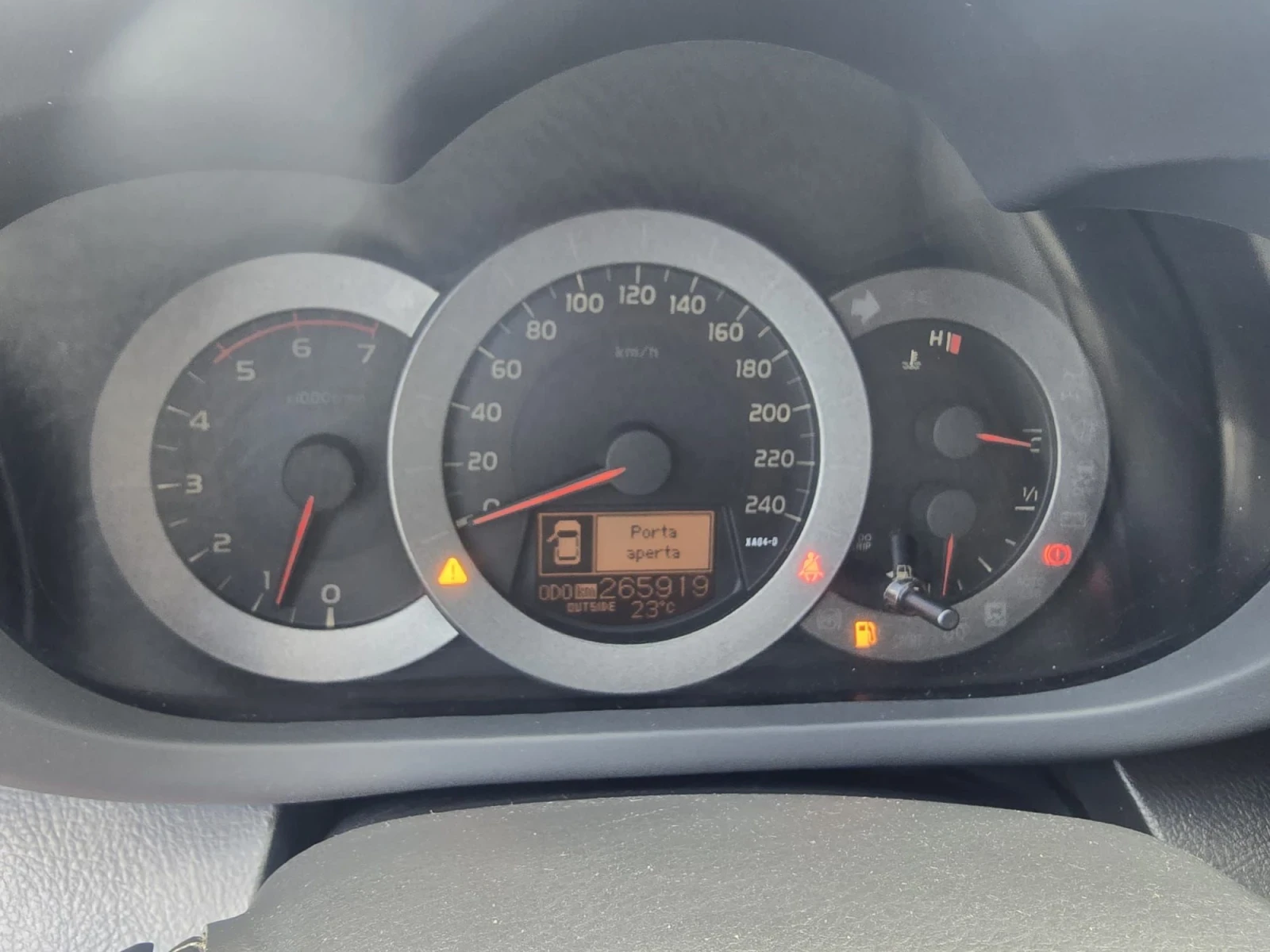 Toyota Rav4 2.2D4D, снимка 14 - Автомобили и джипове - 54714322