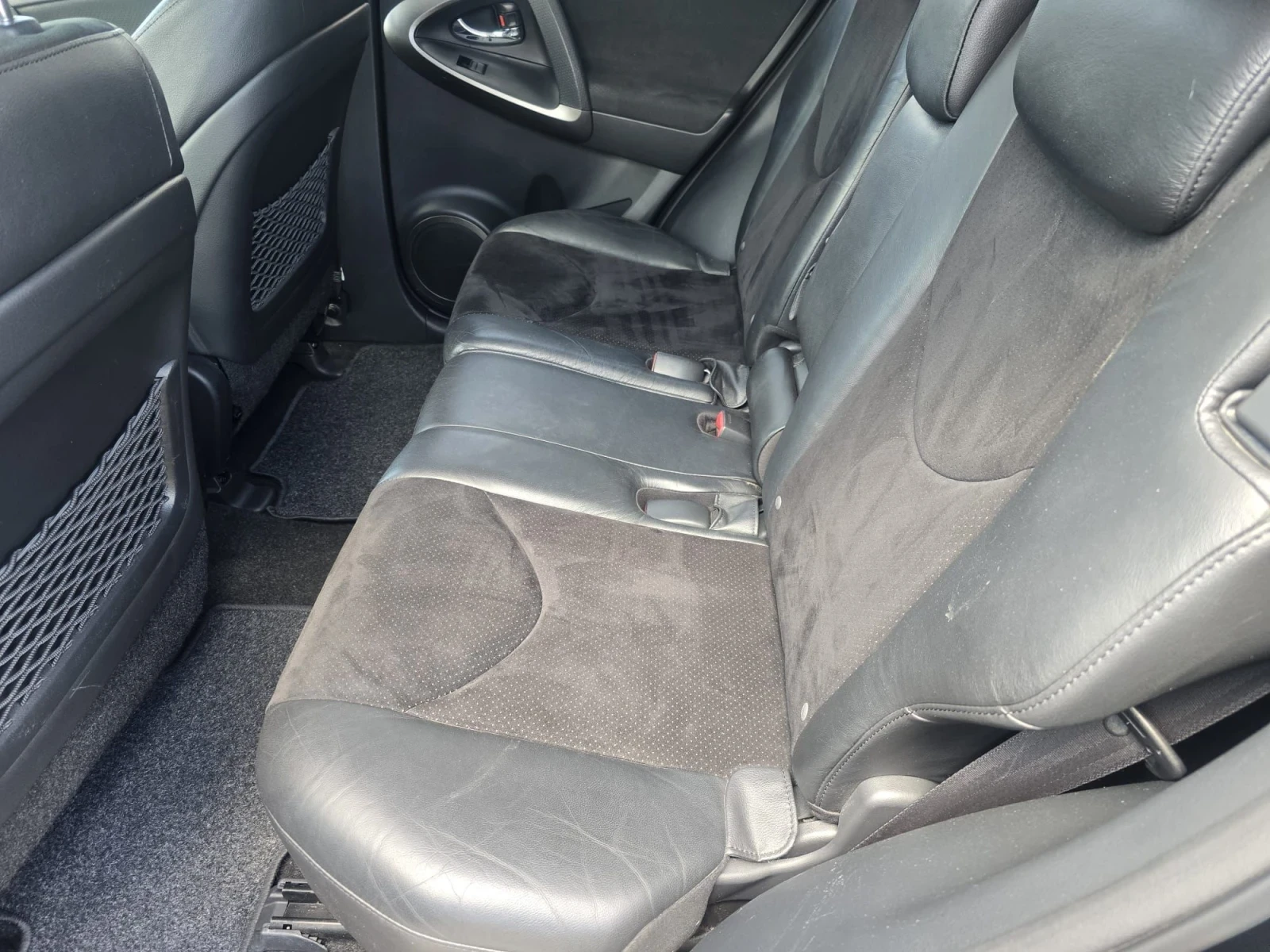 Toyota Rav4 2.2D4D, снимка 13 - Автомобили и джипове - 54714322