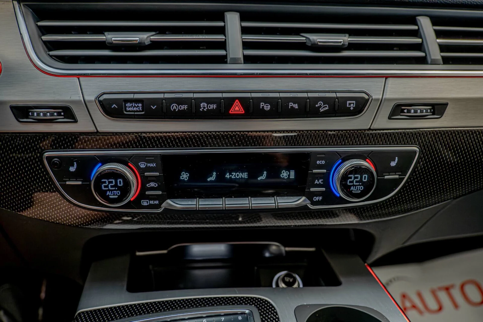 Audi SQ7 4.0TDI/HuD/Virtual/Bose/Carbon/Ambient/DLR, снимка 12 - Автомобили и джипове - 54759469