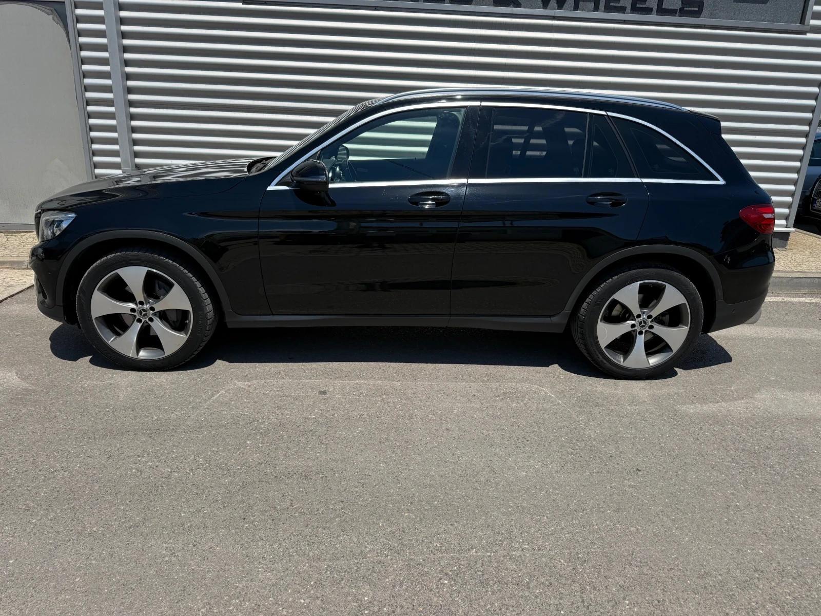 Mercedes-Benz GLC 250 4Matic+ AMG-Line+ Burmester+ Камера+ Подгрев, снимка 2 - Автомобили и джипове - 54847475