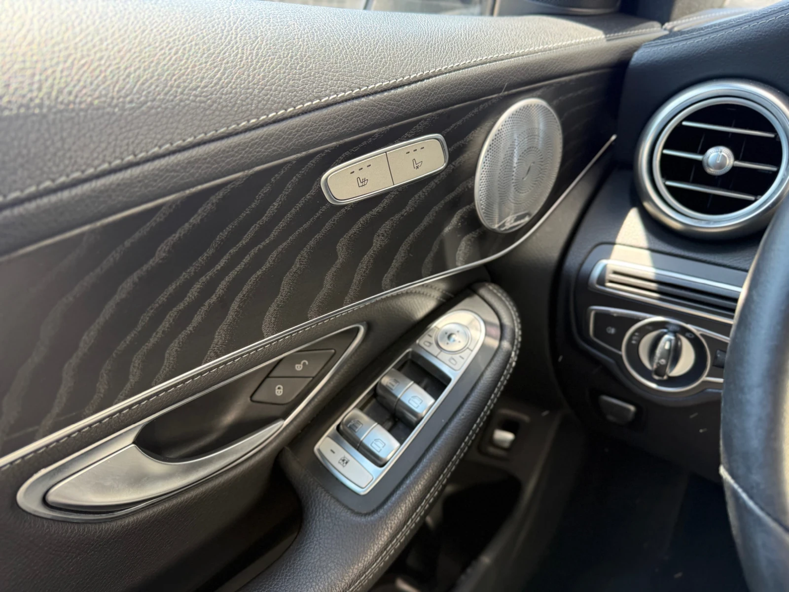 Mercedes-Benz GLC 250 4Matic+ AMG-Line+ Burmester+ Камера+ Подгрев, снимка 16 - Автомобили и джипове - 54847475