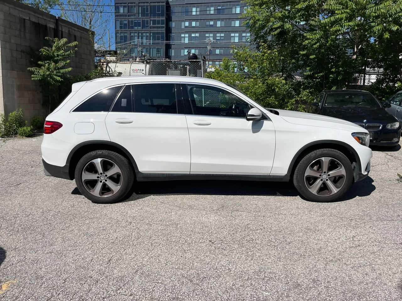 Mercedes-Benz GLC 300 * CARFAX * ЦЕНА ДО БГ, снимка 4 - Автомобили и джипове - 55314989