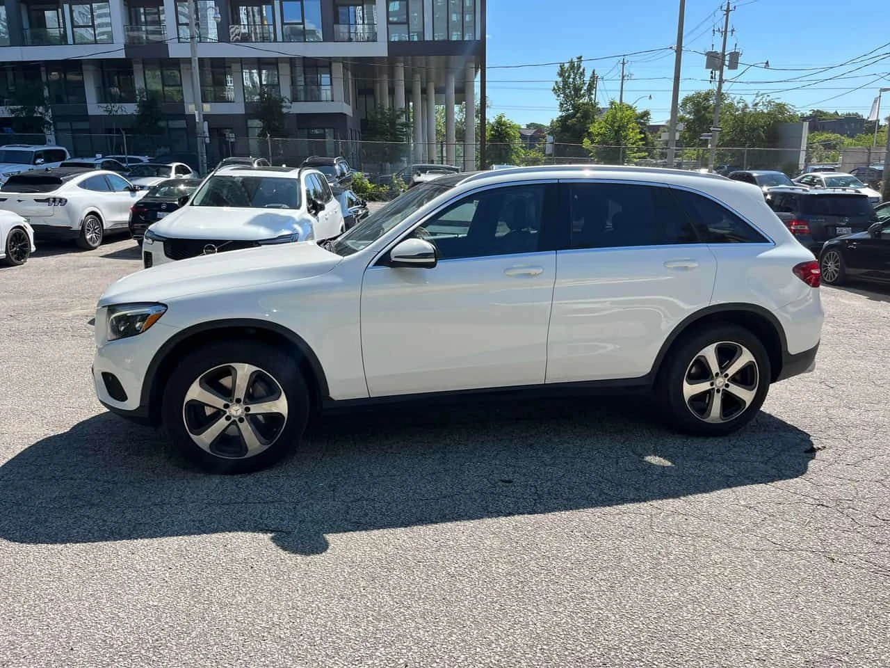 Mercedes-Benz GLC 300 * CARFAX * ЦЕНА ДО БГ, снимка 3 - Автомобили и джипове - 55314989
