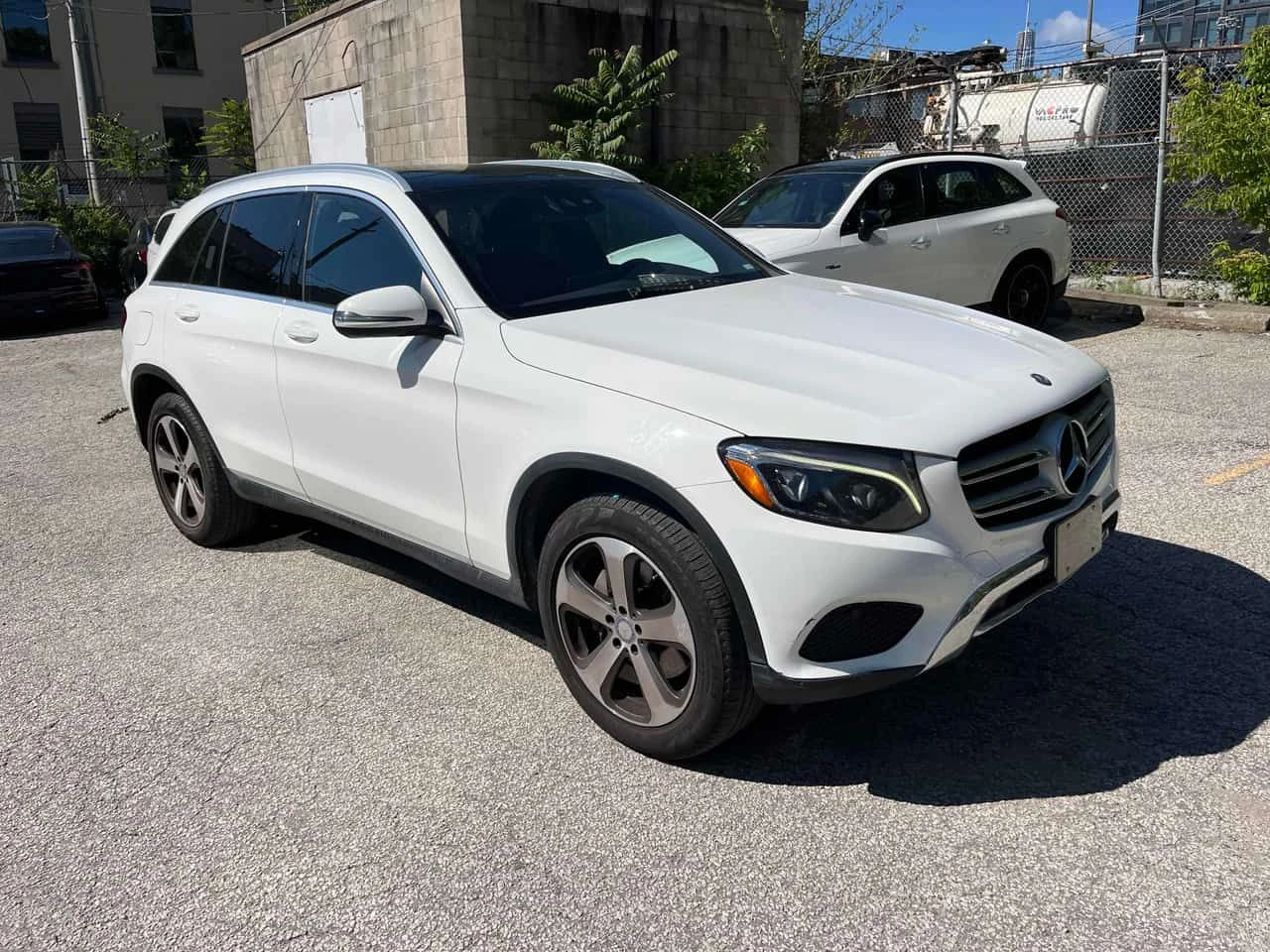 Mercedes-Benz GLC 300 * CARFAX * ЦЕНА ДО БГ, снимка 2 - Автомобили и джипове - 55314989