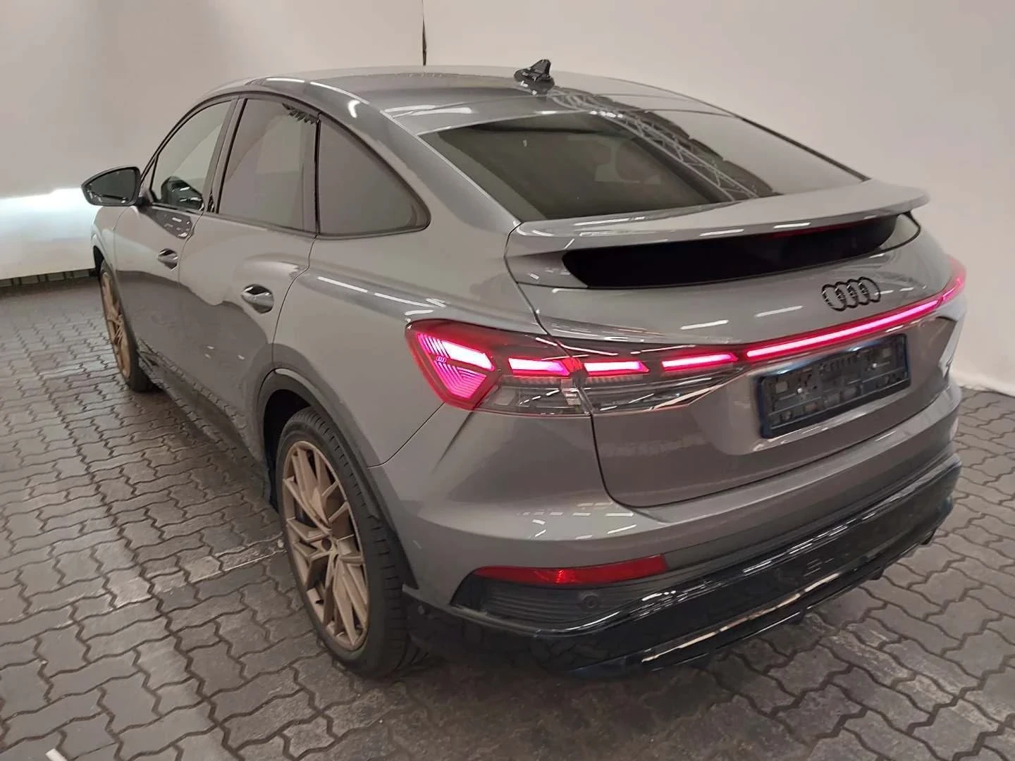 Audi Q4 Sportback e-tron 50 quattro S-line MATRIX LED, снимка 3 - Автомобили и джипове - 55656387