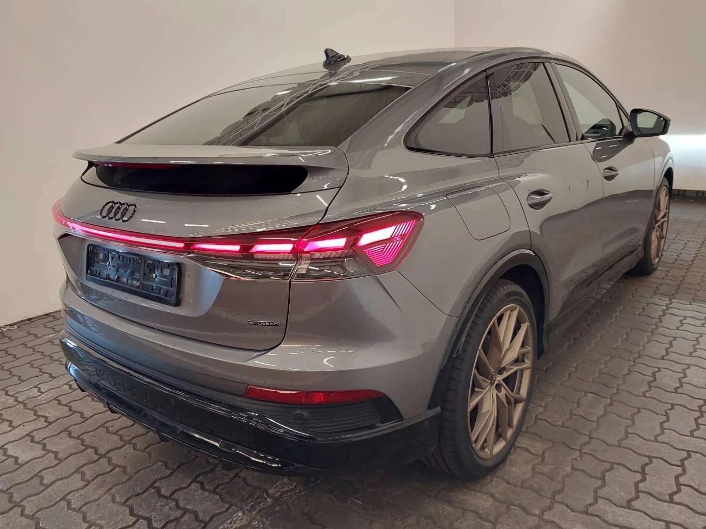 Audi Q4 Sportback e-tron 50 quattro S-line MATRIX LED, снимка 4 - Автомобили и джипове - 55656387