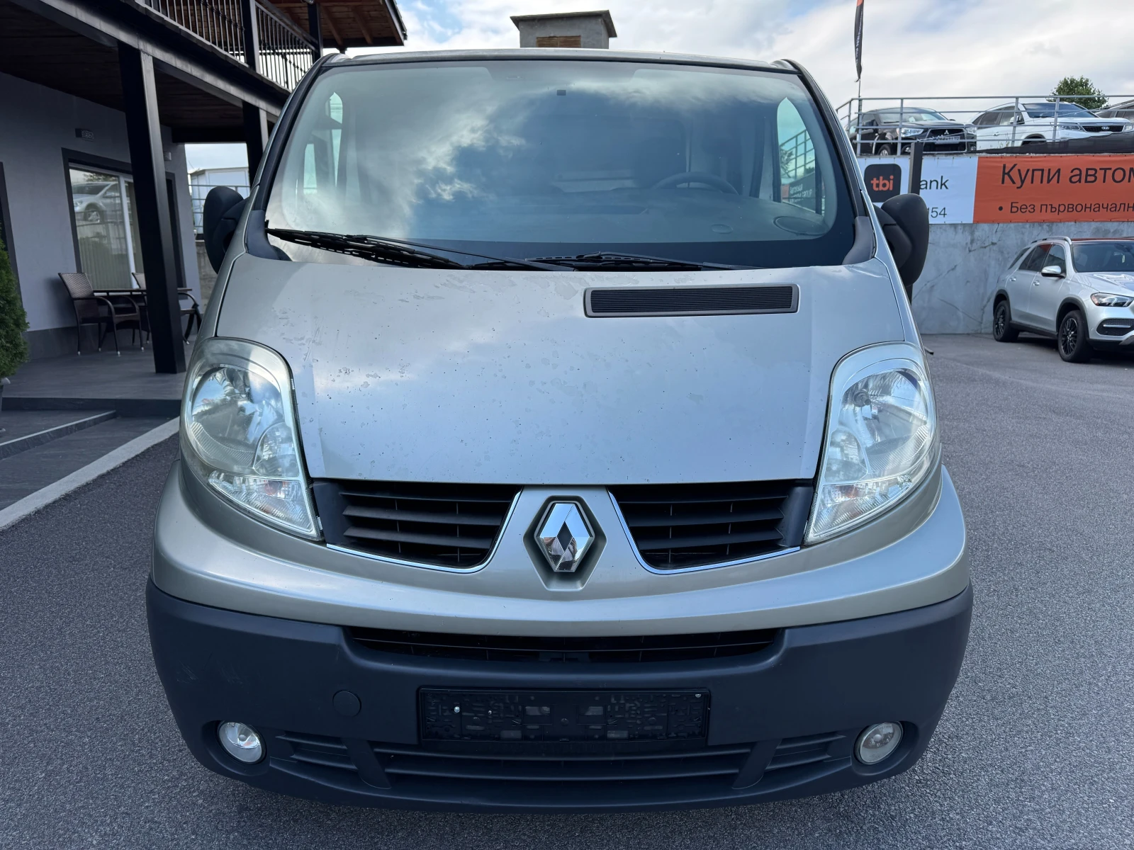 Renault Trafic 2.5D* КЛИМАТИК* НОВ ВНОС, снимка 2 - Бусове и автобуси - 55152276