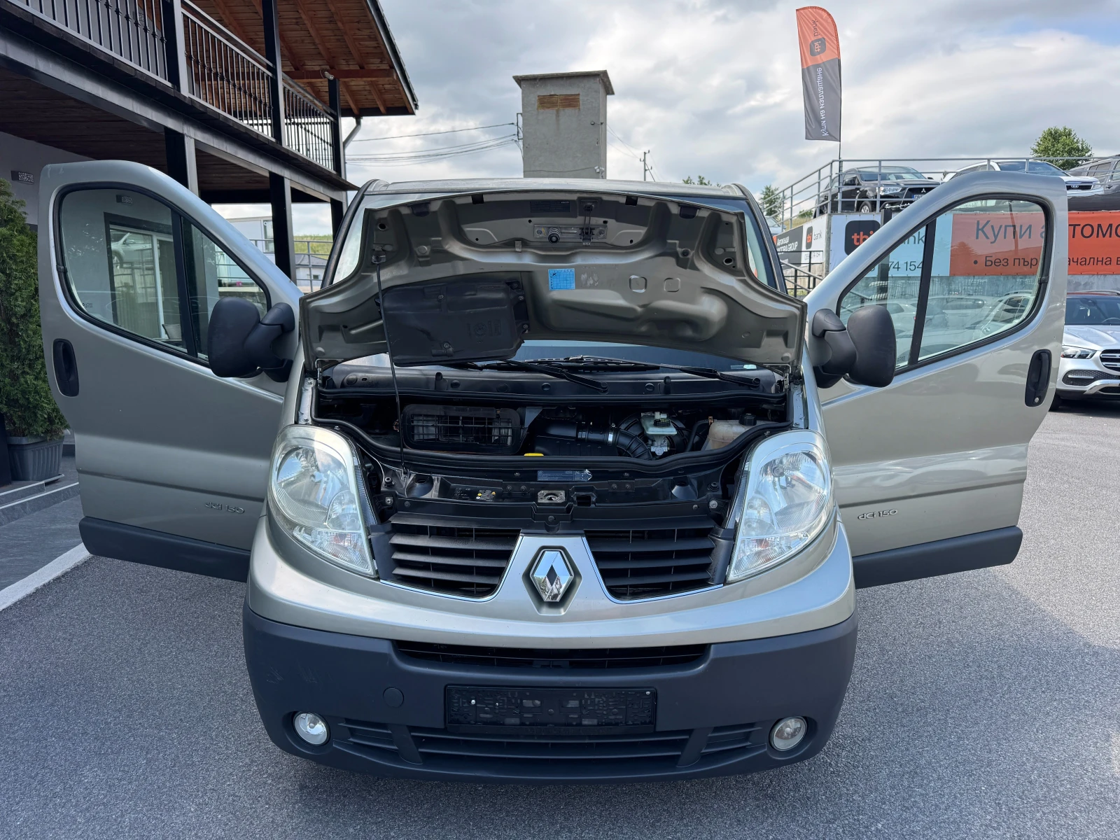 Renault Trafic 2.5D* КЛИМАТИК* НОВ ВНОС, снимка 14 - Бусове и автобуси - 55152276