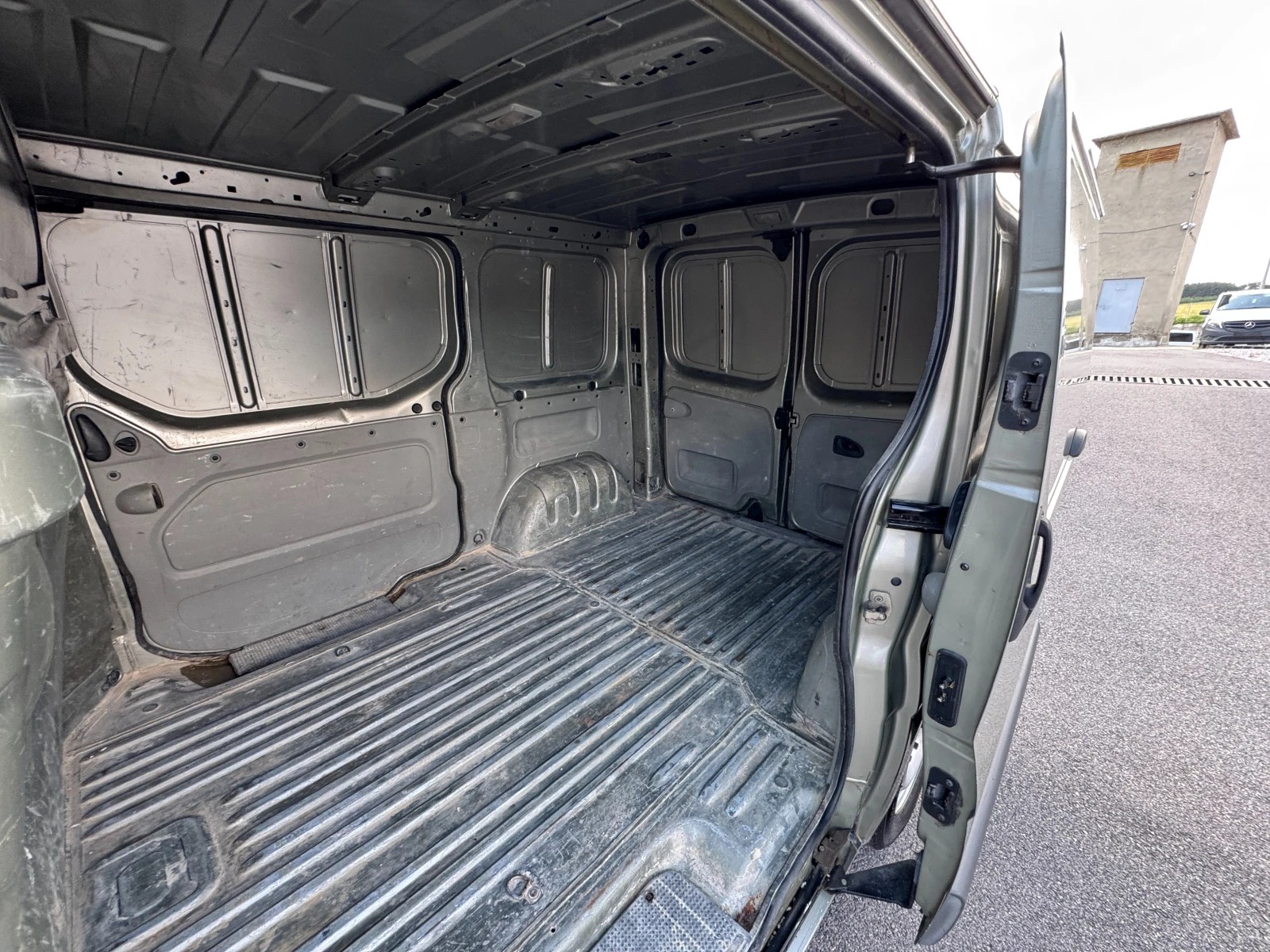 Renault Trafic 2.5D* КЛИМАТИК* НОВ ВНОС, снимка 10 - Бусове и автобуси - 55152276