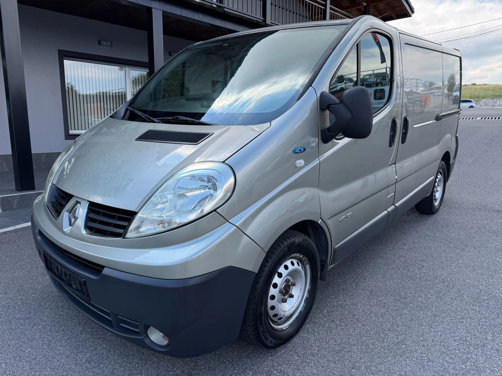 Renault Trafic 2.5D* КЛИМАТИК* НОВ ВНОС