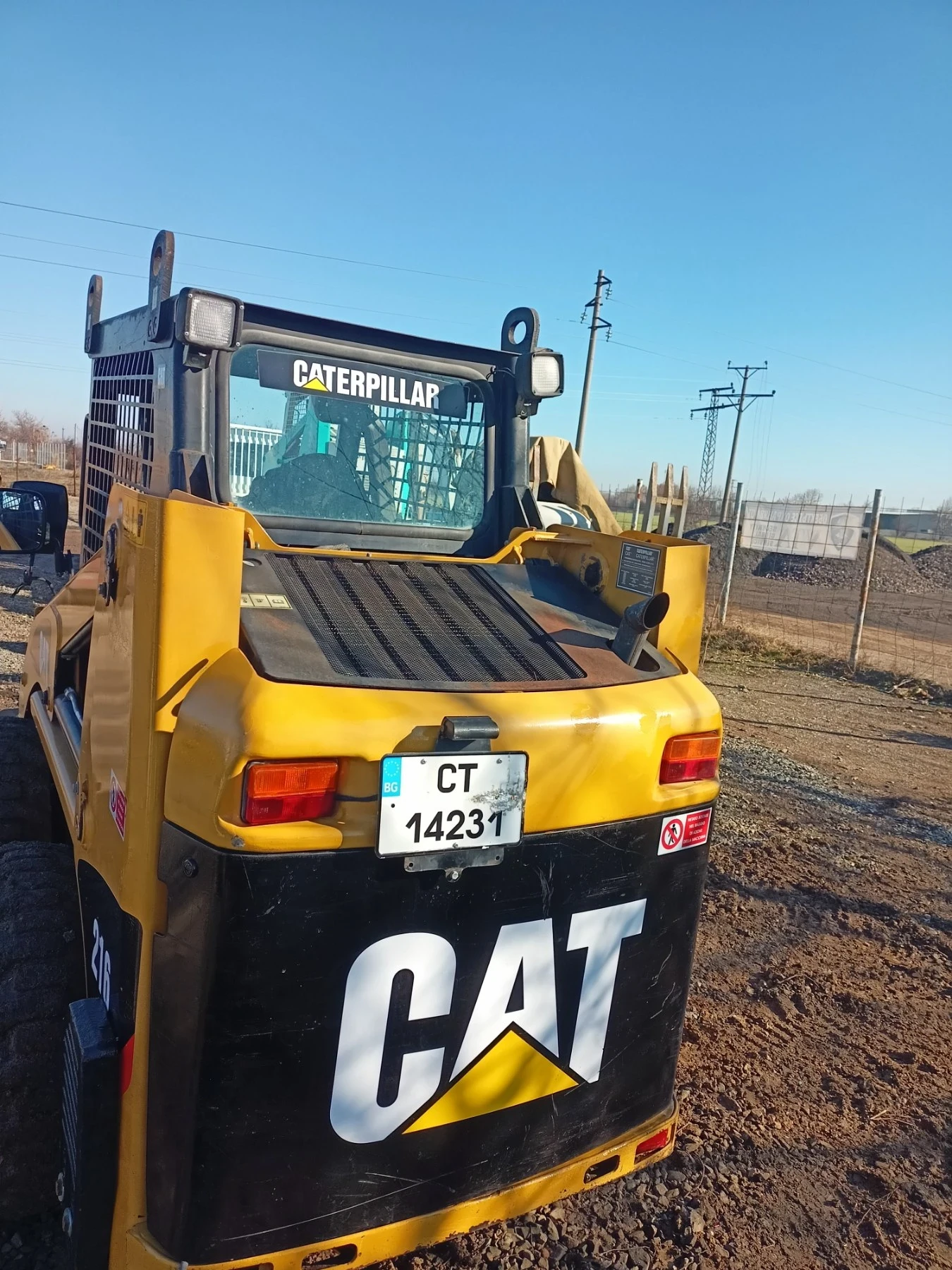 Мини челни товарачи Cat 216 - изображение 4