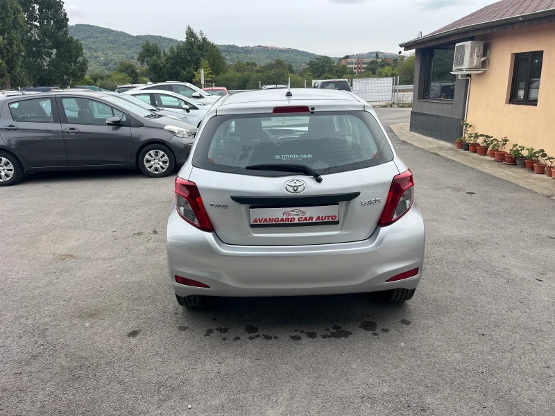 Toyota Yaris 1.0VVTI, снимка 5 - Автомобили и джипове - 47286880