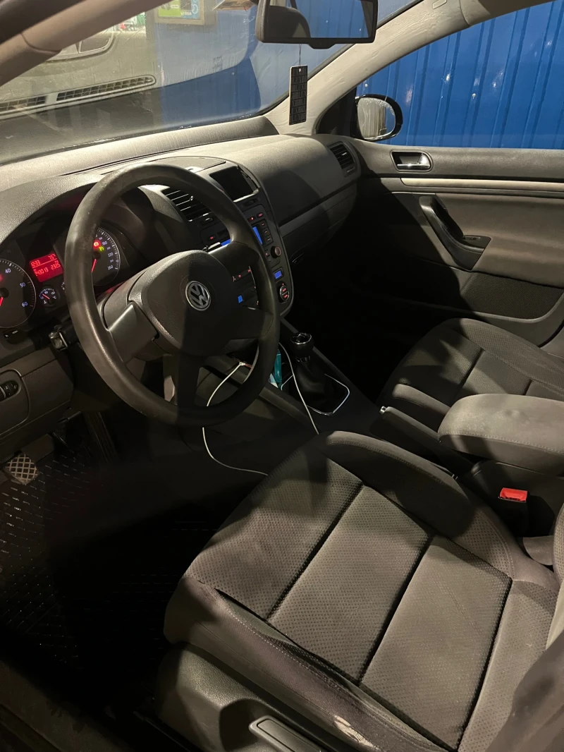 VW Golf 1.9 TDI, снимка 9 - Автомобили и джипове - 48044854