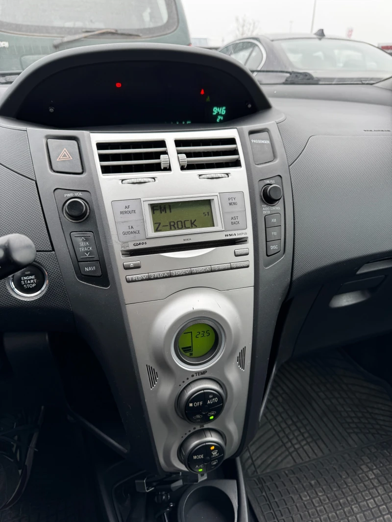 Toyota Yaris, снимка 10 - Автомобили и джипове - 49020734