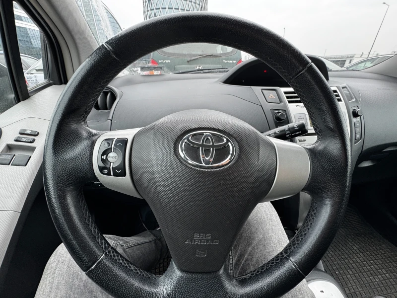 Toyota Yaris, снимка 11 - Автомобили и джипове - 49020734