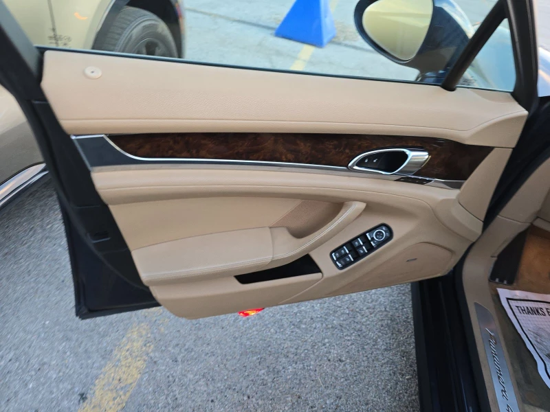 Porsche Panamera 4* BI-XENON* KEYLESS* BOSE* LANE ASSIST* М.ТОЧКА, снимка 12 - Автомобили и джипове - 52020401