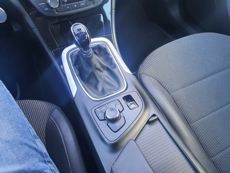 Opel Insignia 2.0 CDTI, снимка 6 - Автомобили и джипове - 52497164