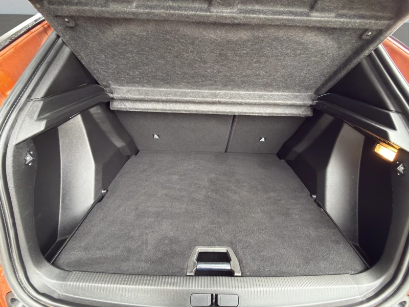 Peugeot 2008  GT 1.2 PureTech 130 EAT8 Гаранция до 12.2028 г. , снимка 13 - Автомобили и джипове - 53384469