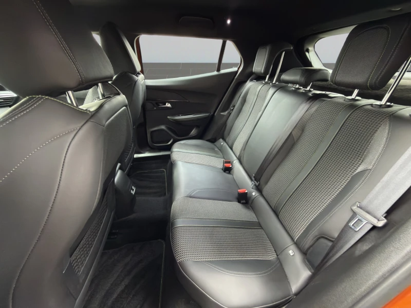Peugeot 2008  GT 1.2 PureTech 130 EAT8 Гаранция до 12.2028 г. , снимка 12 - Автомобили и джипове - 53384469
