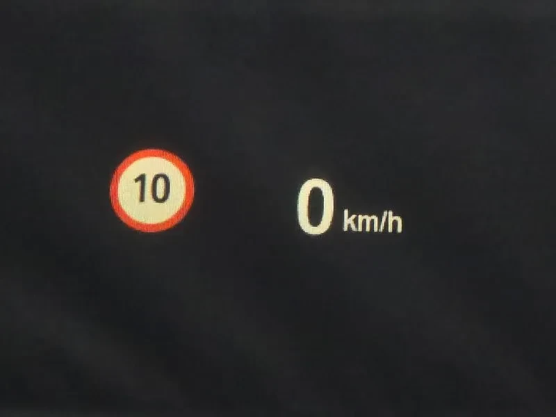 BMW 320 i, снимка 14 - Автомобили и джипове - 54593030