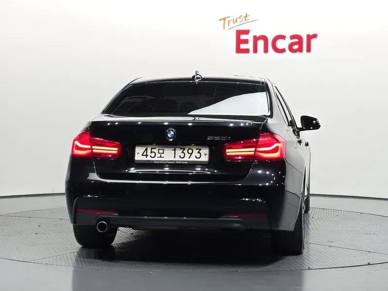 BMW 320 i, снимка 4 - Автомобили и джипове - 54593030