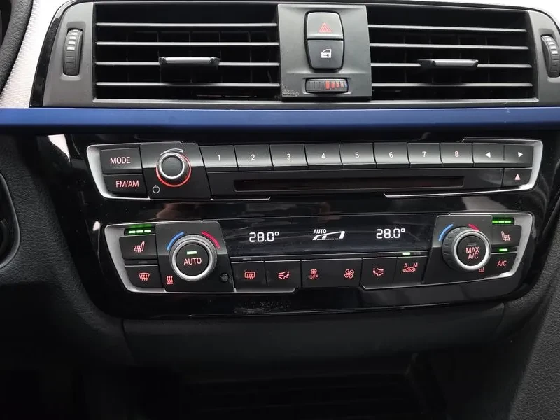 BMW 320 i, снимка 17 - Автомобили и джипове - 54593030