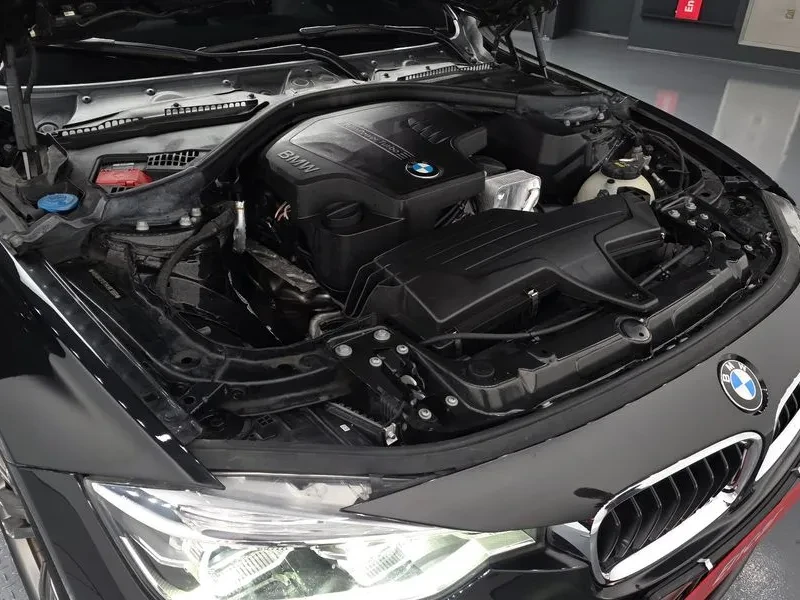 BMW 320 i, снимка 6 - Автомобили и джипове - 54593030