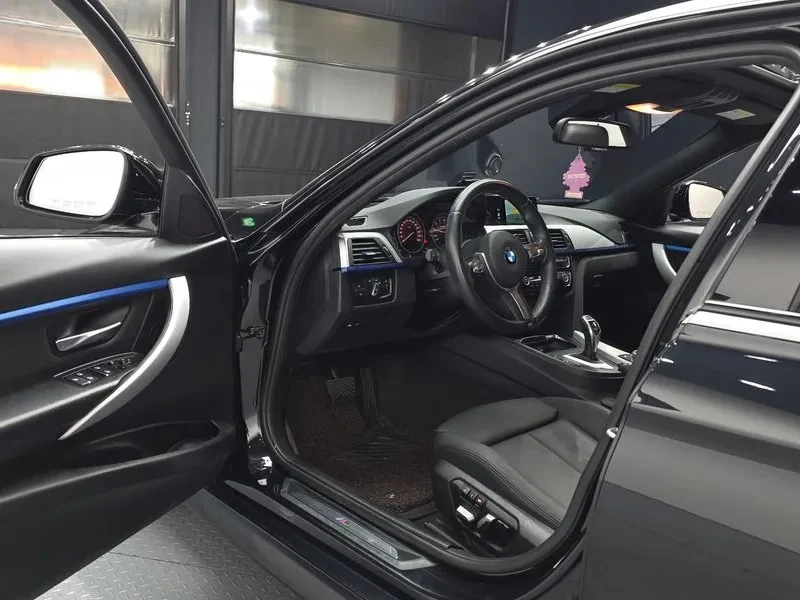 BMW 320 i, снимка 10 - Автомобили и джипове - 54593030