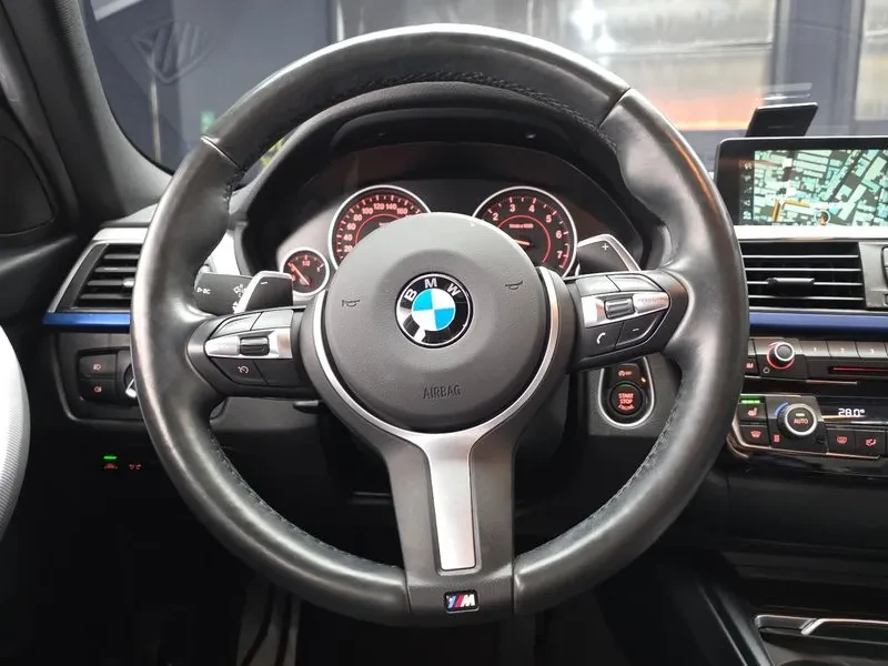 BMW 320 i, снимка 13 - Автомобили и джипове - 54593030