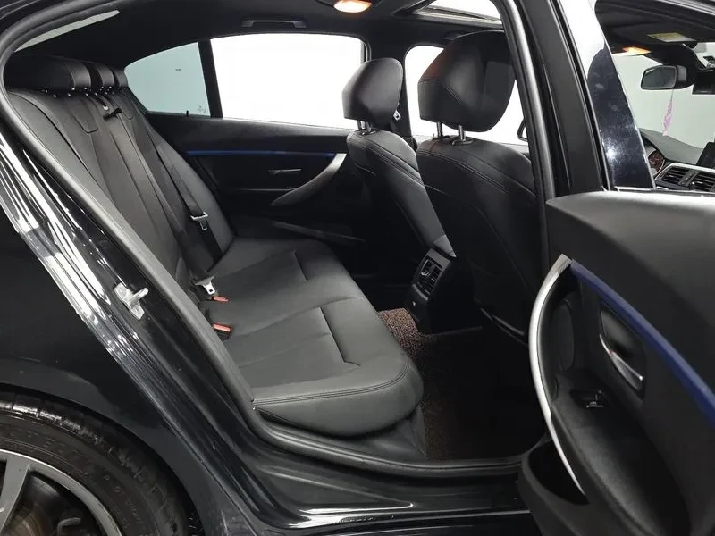 BMW 320 i, снимка 12 - Автомобили и джипове - 54593030