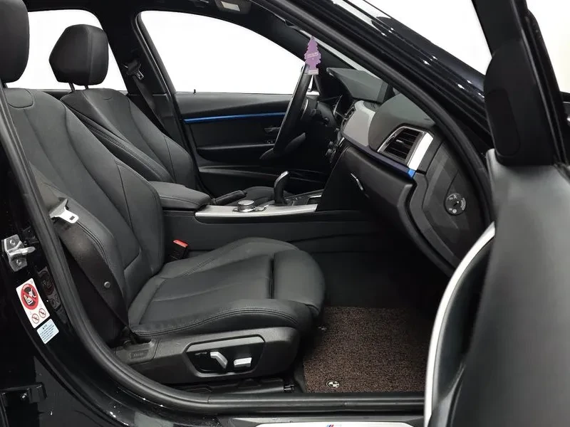 BMW 320 i, снимка 11 - Автомобили и джипове - 54593030