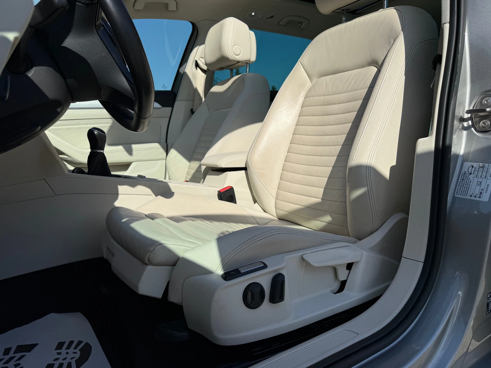 VW Passat 2.0/Hi-Line/Full-History/LED/Car-Play/Key Less - изображение 8