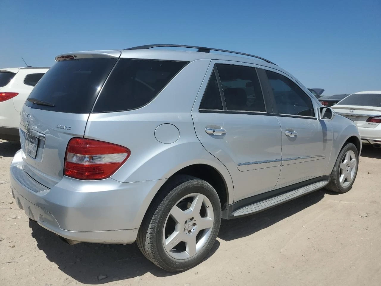 Mercedes-Benz ML 550 4MATIC/AMG/ПЕРФЕКТЕН ЗА ГАЗ - изображение 4
