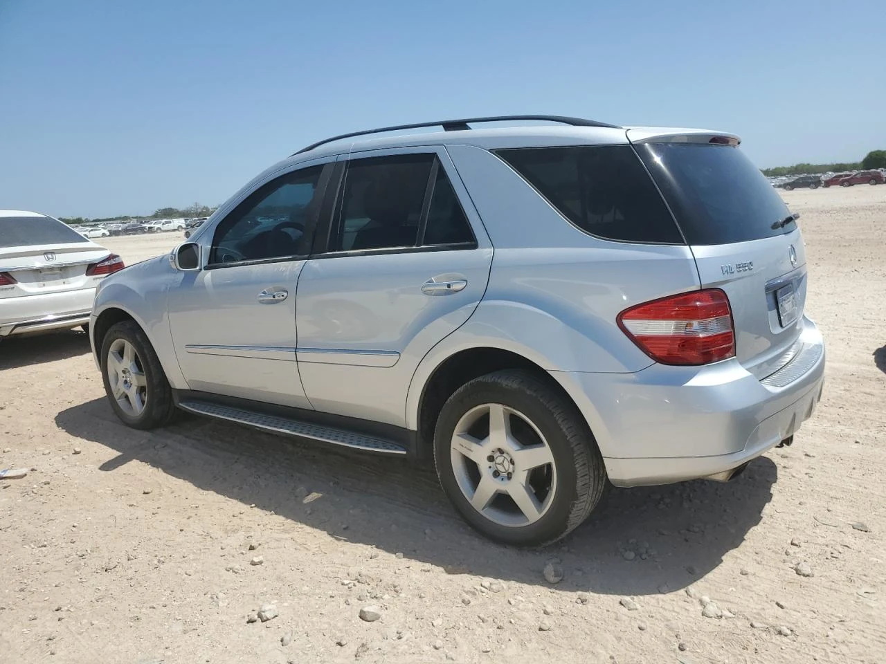 Mercedes-Benz ML 550 4MATIC/AMG/ПЕРФЕКТЕН ЗА ГАЗ - изображение 2