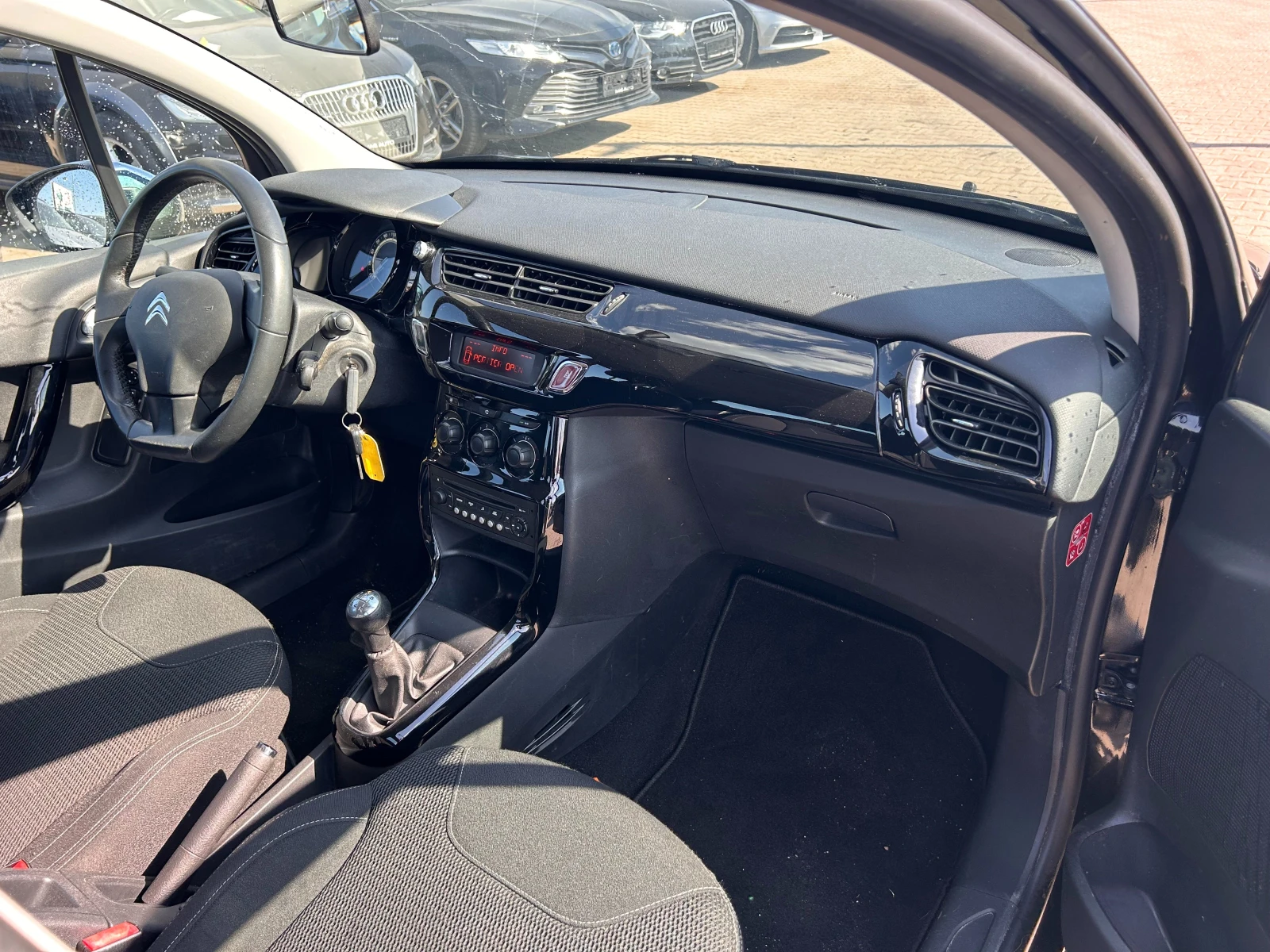 Citroen C3 1.2i EURO 5 - изображение 10