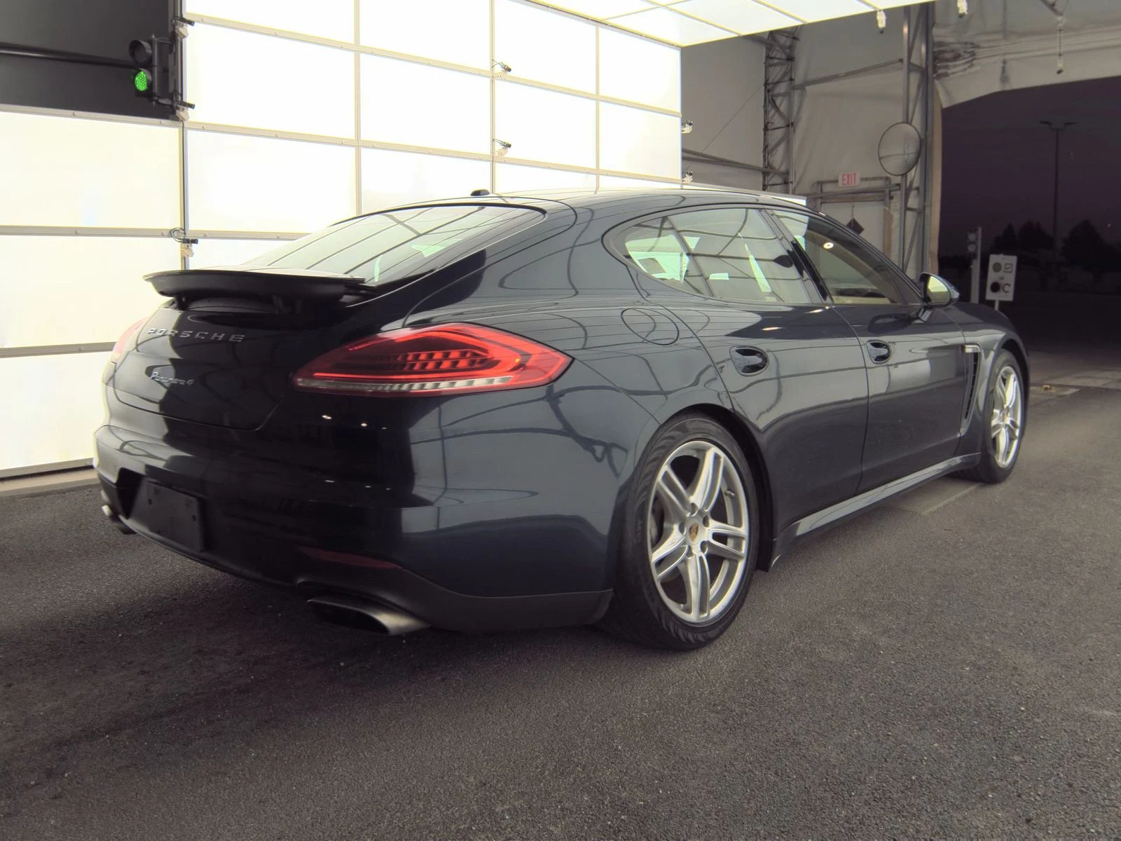 Porsche Panamera 4* BI-XENON* KEYLESS* BOSE* LANE ASSIST* М.ТОЧКА - изображение 6