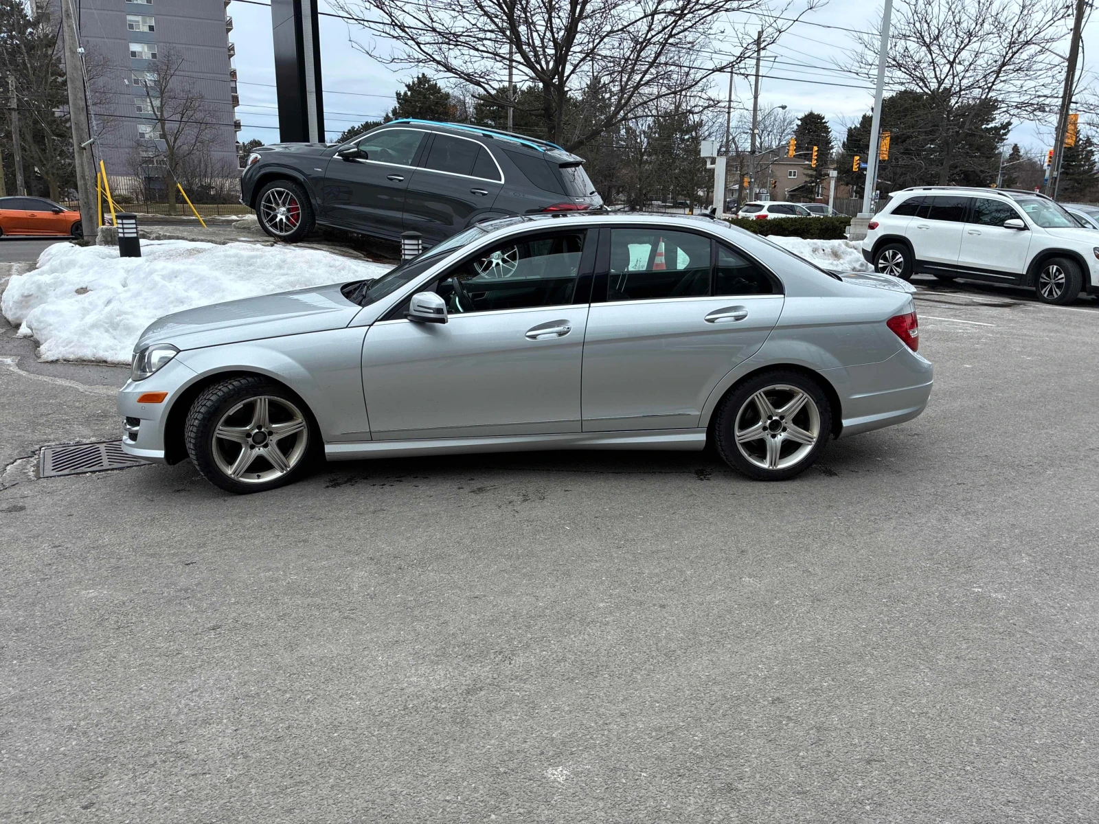 Mercedes-Benz C 350 CARFAX /Кожа+ Алкантара/Нави/Подгрев/Панорама, снимка 3 - Автомобили и джипове - 53740468