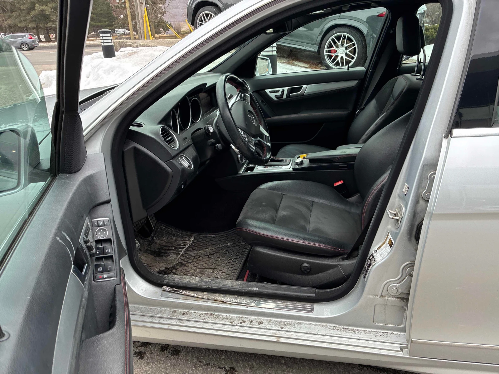 Mercedes-Benz C 350 CARFAX /Кожа+ Алкантара/Нави/Подгрев/Панорама, снимка 7 - Автомобили и джипове - 53740468