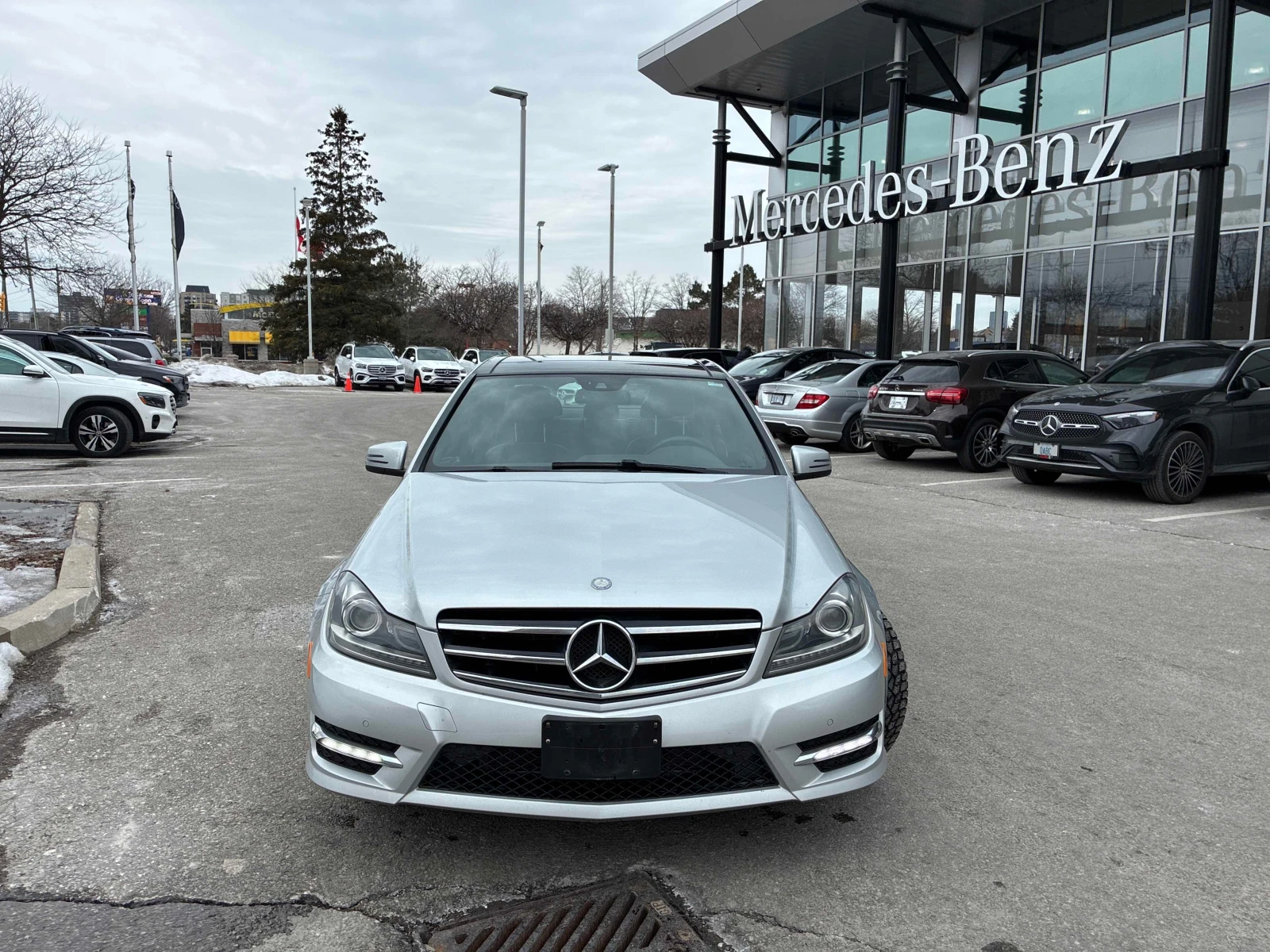 Mercedes-Benz C 350 CARFAX /Кожа+ Алкантара/Нави/Подгрев/Панорама, снимка 2 - Автомобили и джипове - 53740468