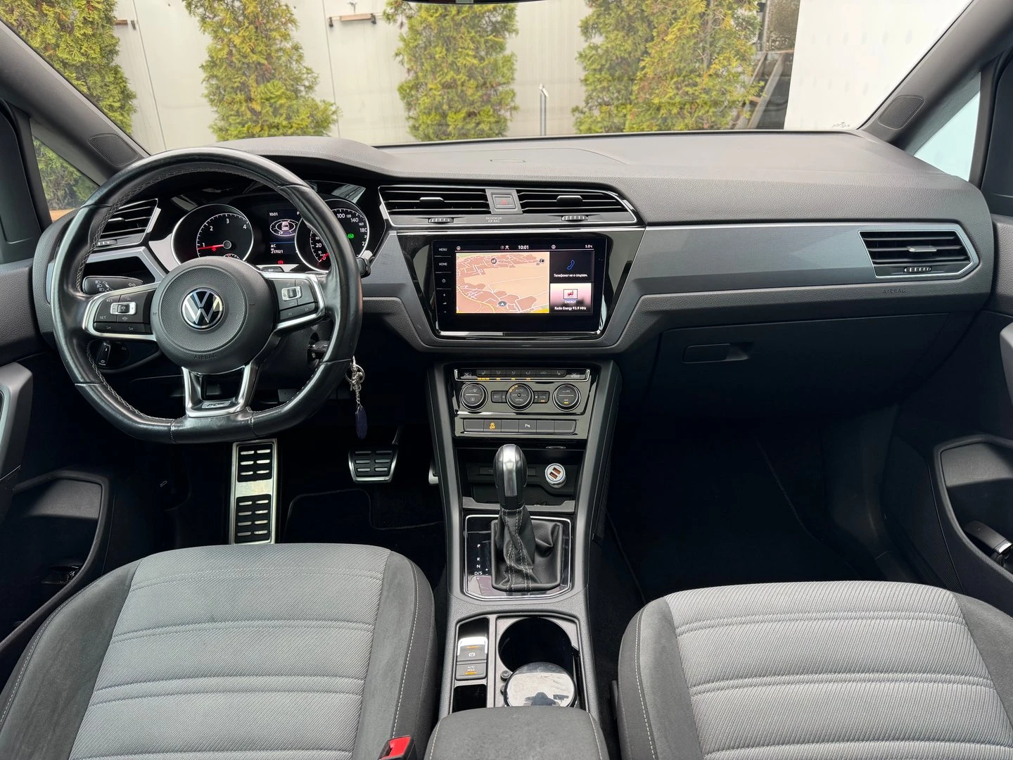 VW Touran, снимка 10 - Автомобили и джипове - 56420619