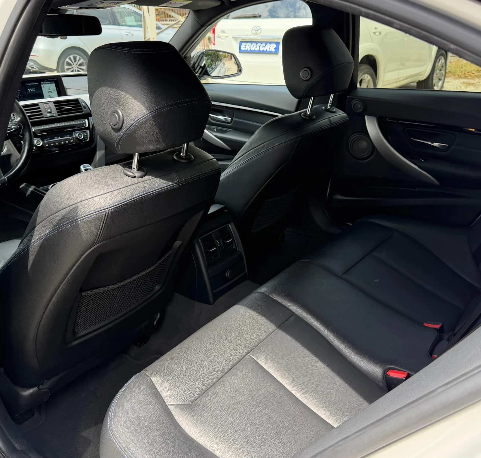 BMW 330 Xdrive/Mpack/105.000km, снимка 8 - Автомобили и джипове - 54868190