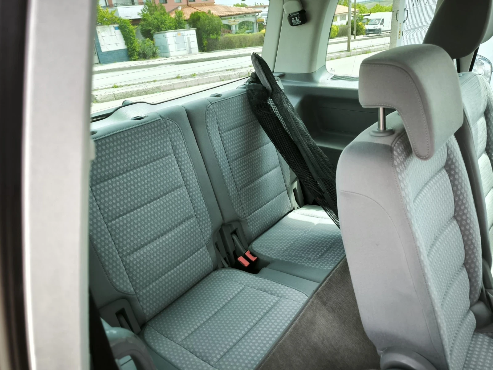 VW Touran 2.0TDI, снимка 12 - Автомобили и джипове - 54879339