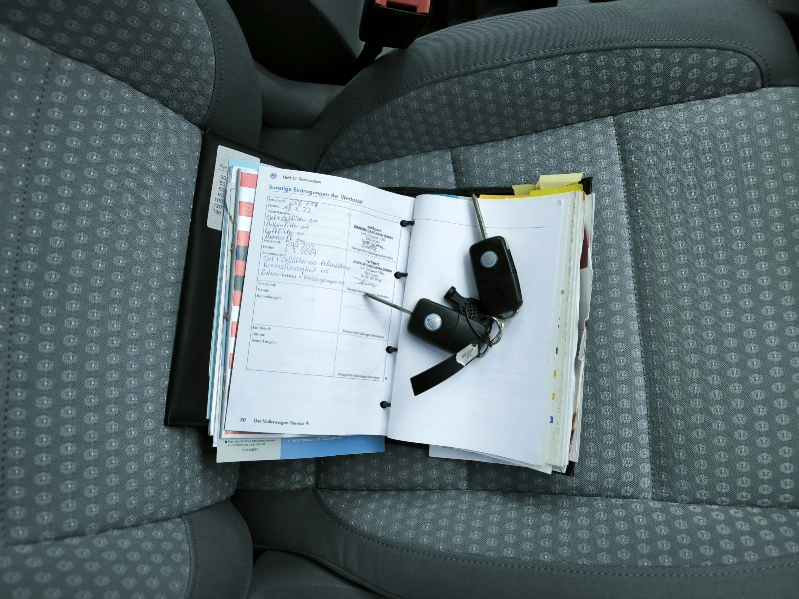 VW Touran 2.0TDI, снимка 13 - Автомобили и джипове - 54879339